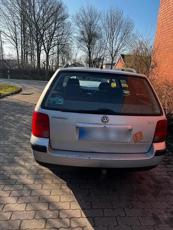 Gebraucht VW Passat 115 PS (84 kW) 2000 Silber Kombi