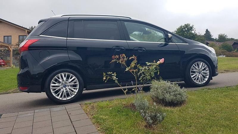 Schwarz Gebraucht 2015 Ford Grand C-Max Titanium Van / Kleinbus | 10.800 € (Fairer Preis) - Bild 1/4