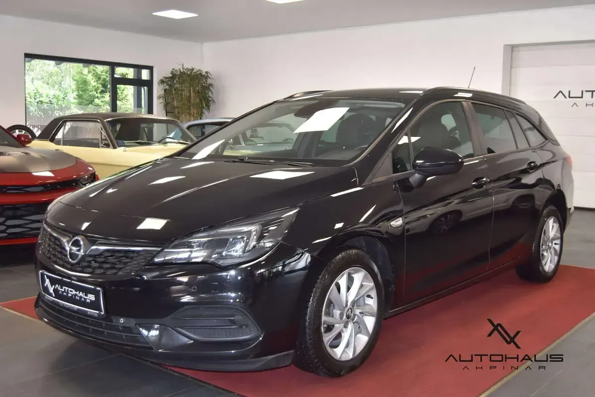 Gebraucht Opel Astra Edition 122 PS (89 kW) 2021 Onyx schwarz Kombi