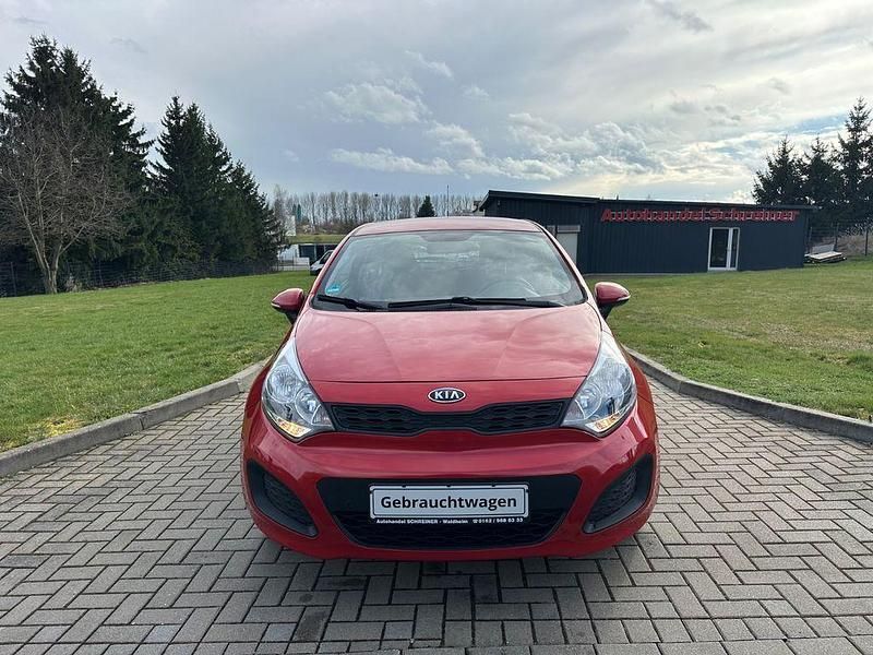 Gebraucht Kia Rio Edition 7 86 PS (63 kW) 2012 Rot Limousine