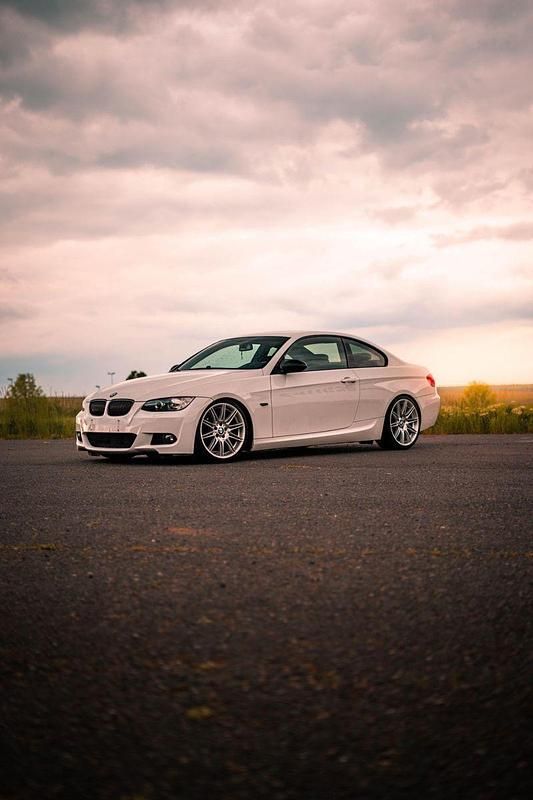 Weiß Gebraucht 2007 BMW 320 M Sport Coupé | 6.500 € (Guter Preis) - Bild 1/4