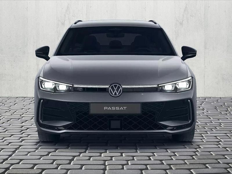 Neu VW Passat R-line 150 PS (110 kW) 2025 Diabasgrau metallic Kombi