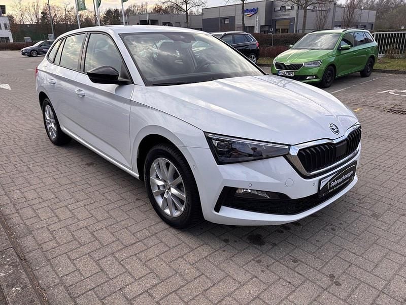 Gebraucht Skoda Scala Ambition 116 PS (85 kW) 2019 Weiß Kleinwagen