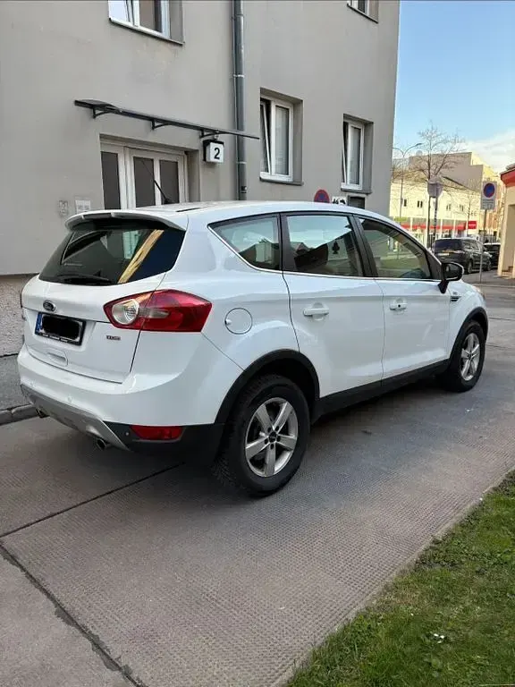 Używany Ford Kuga Titanium 140 KM (102 kW) 2010 Biały SUV