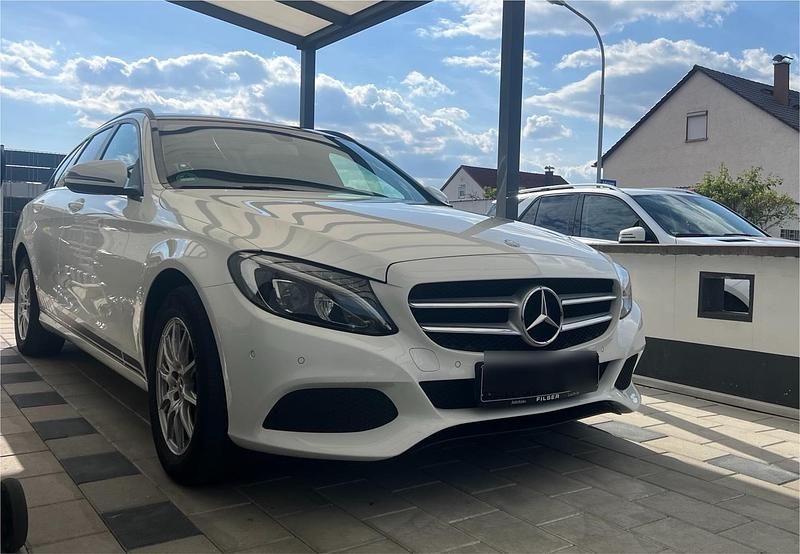 Weiß Gebraucht 2017 Mercedes C180 Kombi | 12.899 € (Guter Preis) - Bild 1/4