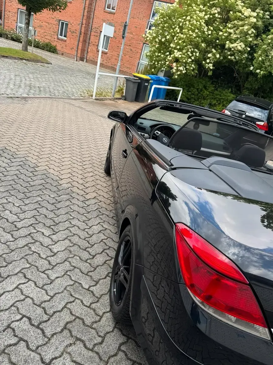 Gebraucht Opel Astra Cabriolet 140 PS (102 kW) 2007 Schwarz Cabrio