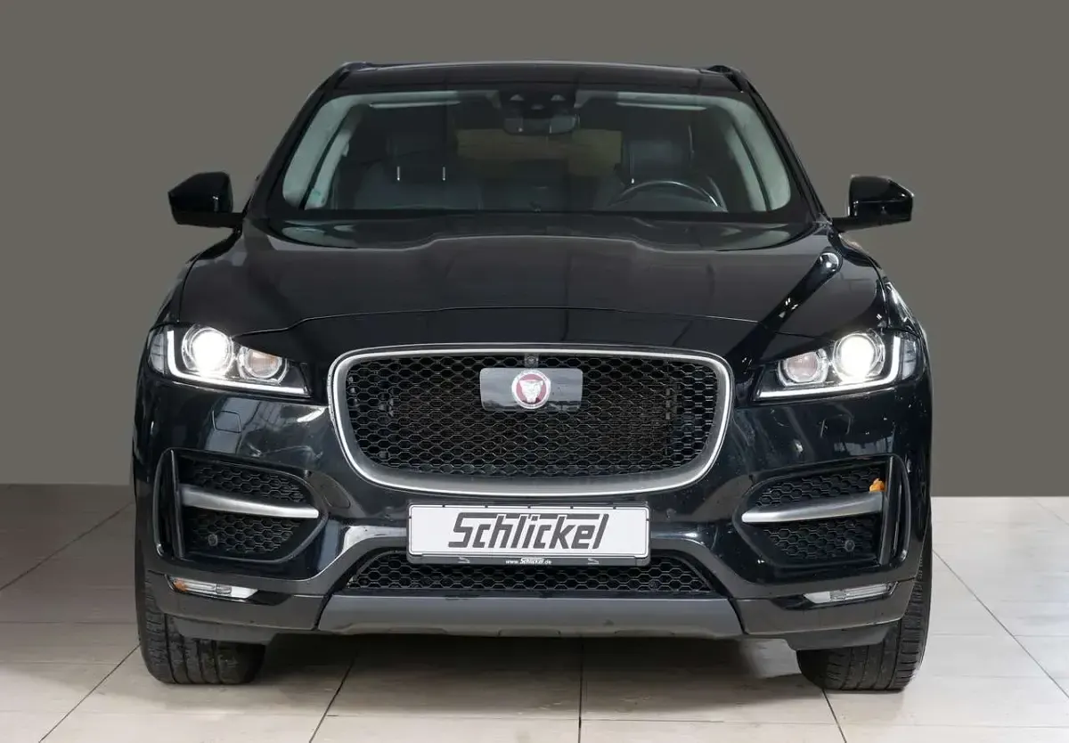 Gebraucht Jaguar F-Pace R-Sport 179 PS (131 kW) 2019 Narvik black SUV