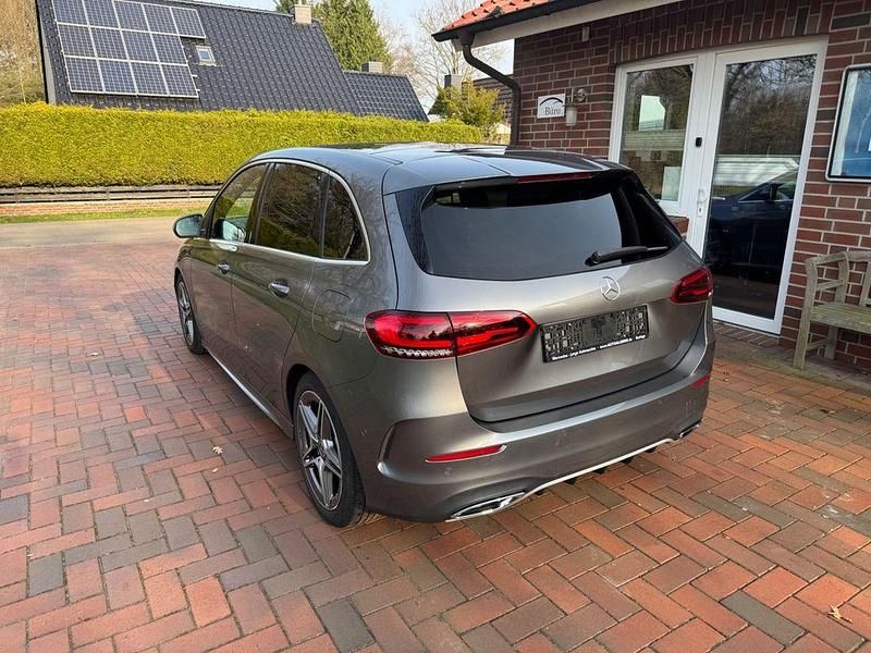 Gebraucht Mercedes B250 AMG line 224 PS (164 kW) 2020 Grau Van / Kleinbus