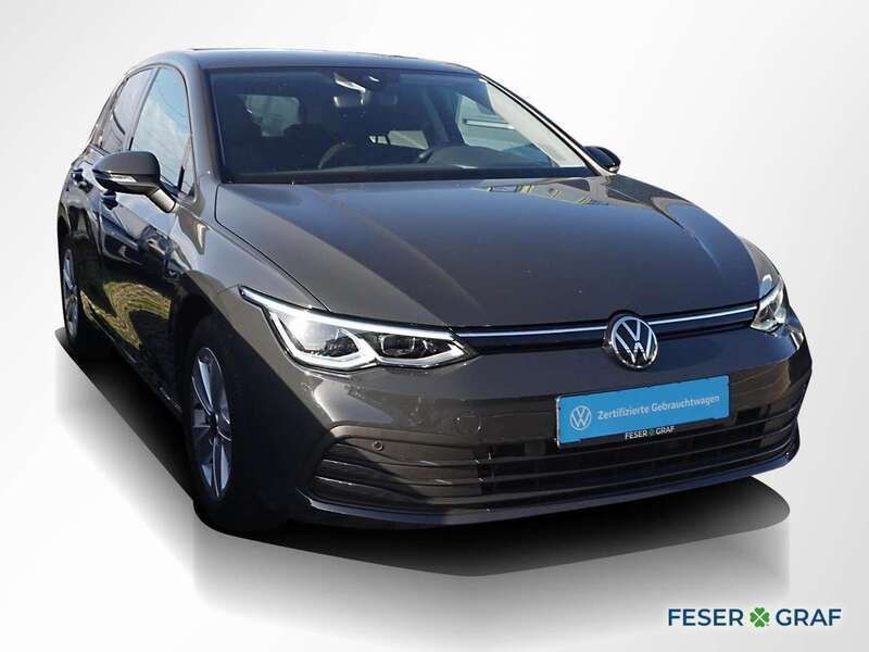 Gebraucht VW Golf VIII Life 131 PS (96 kW) 2023 Grau Limousine