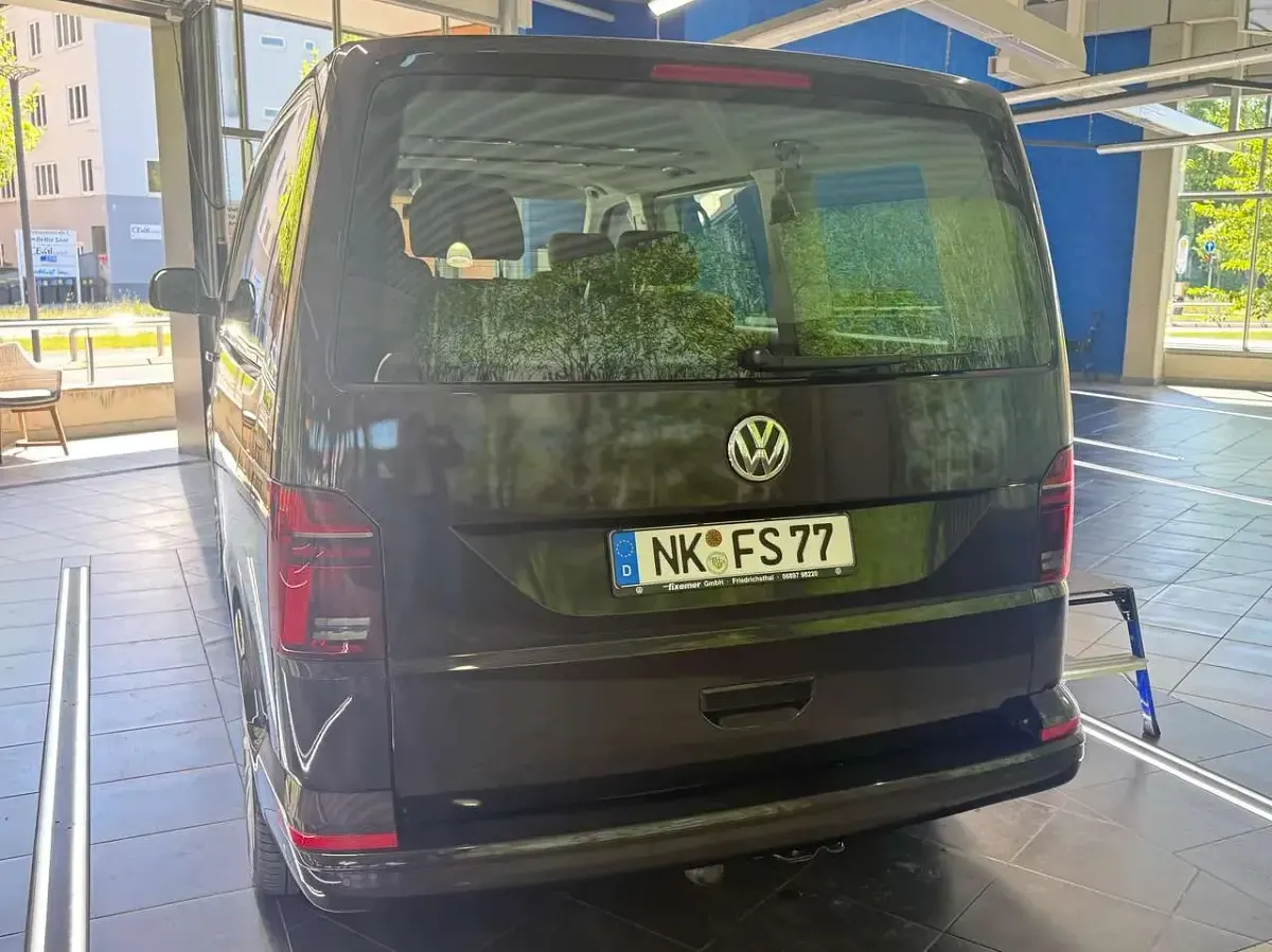Second-hand VW T5 140 CP (102 kW) 2014 Negru Van