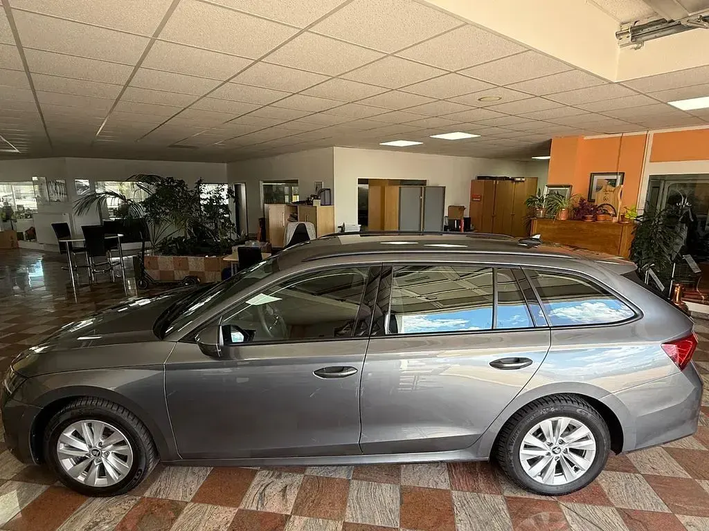 Gebraucht Skoda Octavia Essence 150 PS (110 kW) 2025 Grau Limousine