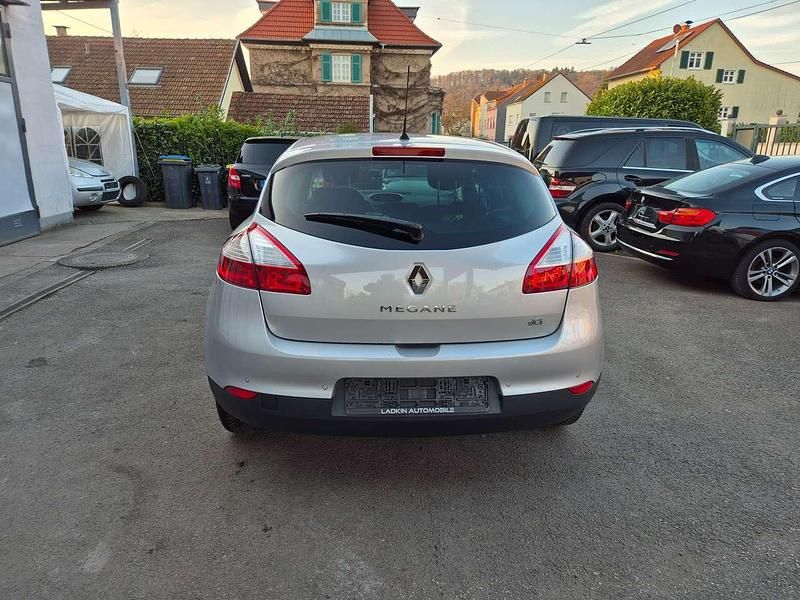 Gebraucht Renault Mégane III Dynamique 131 PS (96 kW) 2009 Platingrau Kleinwagen
