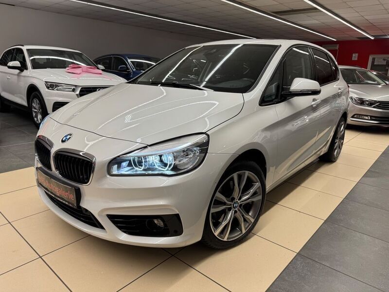 Weiß Gebraucht 2016 BMW 220 Active Tourer Performance Van / Kleinbus | 17.999 € (Guter Preis) - Bild 1/4