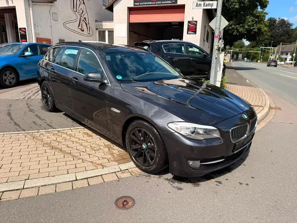 Gebraucht BMW 530 258 PS (189 kW) 2012 Grau Kombi