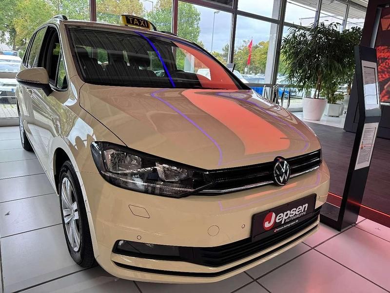 Neu VW Touran Trendline 150 PS (110 kW) 2025 Beige Van / Kleinbus