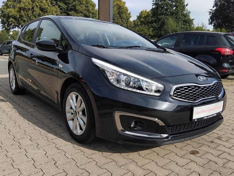 Gebraucht Kia Ceed Edition 7 99 PS (72 kW) 2017 (1k) zilinaschwarz met. Kleinwagen