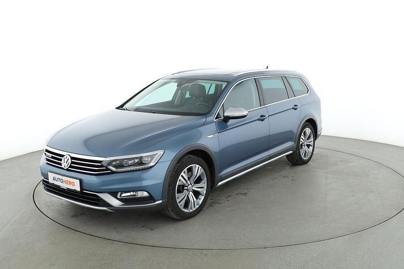 Blau Gebraucht 2017 VW Passat Alltrack Kombi | 22.690 € - Bild 1/3