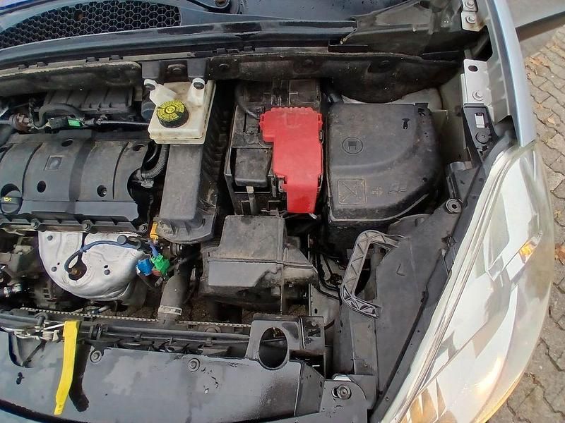 Silber Gebraucht 2009 Peugeot Partner Tepee Family Van / Kleinbus | 4.800 € (Fairer Preis) - Bild 1/4