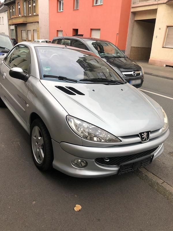 Gebraucht Peugeot 206 CC 106 PS (77 kW) 2004 Silber Cabrio