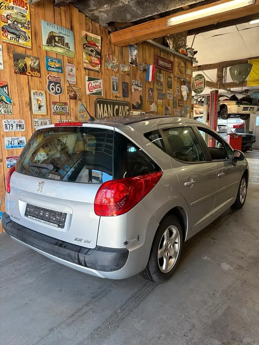 Gebraucht Peugeot 207 75 PS (55 kW) 2012 Silber Kombi