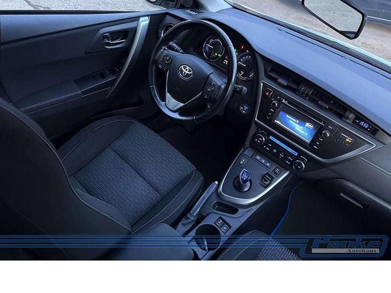 Gebraucht Toyota Auris Hybrid 136 PS (100 kW) 2014 White crystal shine Kombi