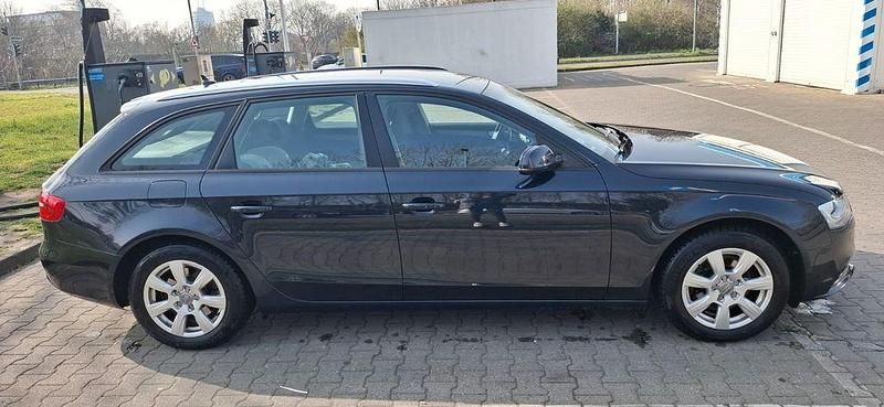 Gebraucht Audi A4 Ambition 177 PS (130 kW) 2013 Blau Kombi