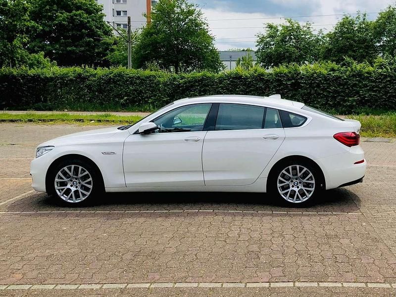 Weiß Gebraucht 2015 BMW 535 Gran Turismo Luxury Line Limousine | 18.999 € (Etwas zu teuer) - Bild 1/4