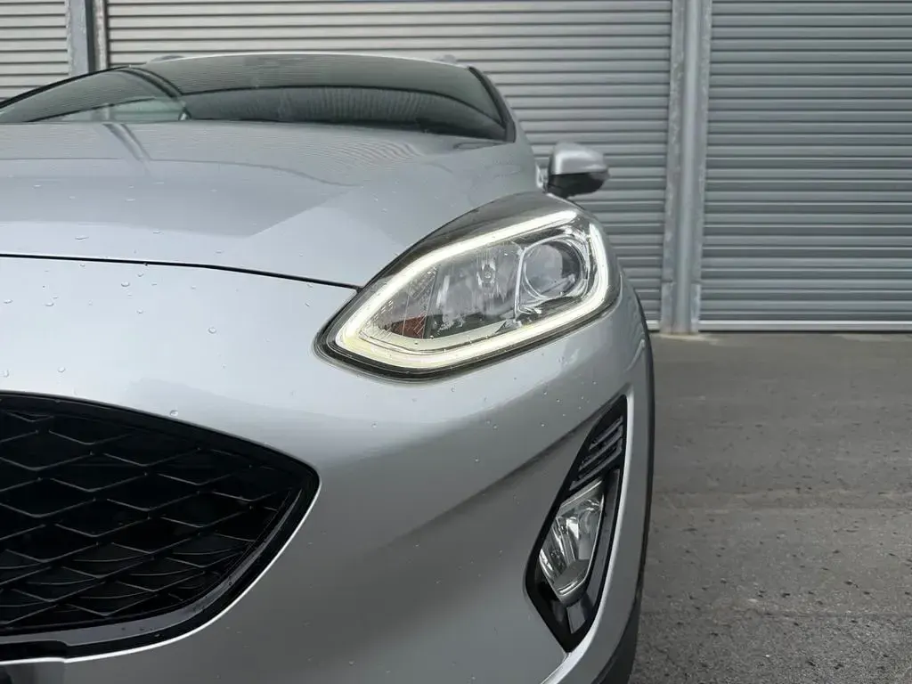 Gebraucht Ford Fiesta Active 101 PS (74 kW) 2018 Silber Kleinwagen