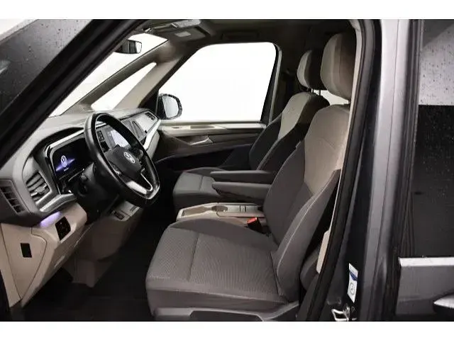 Käytetty VW Multivan Life 150 HP (110 kW) 2022 Harmaa Tila-auto