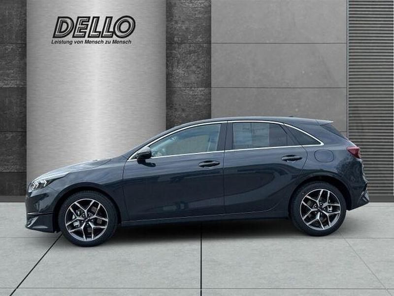 Neu Kia Ceed Style 140 PS (102 kW) 2025 Xxx pentametal met. Kleinwagen