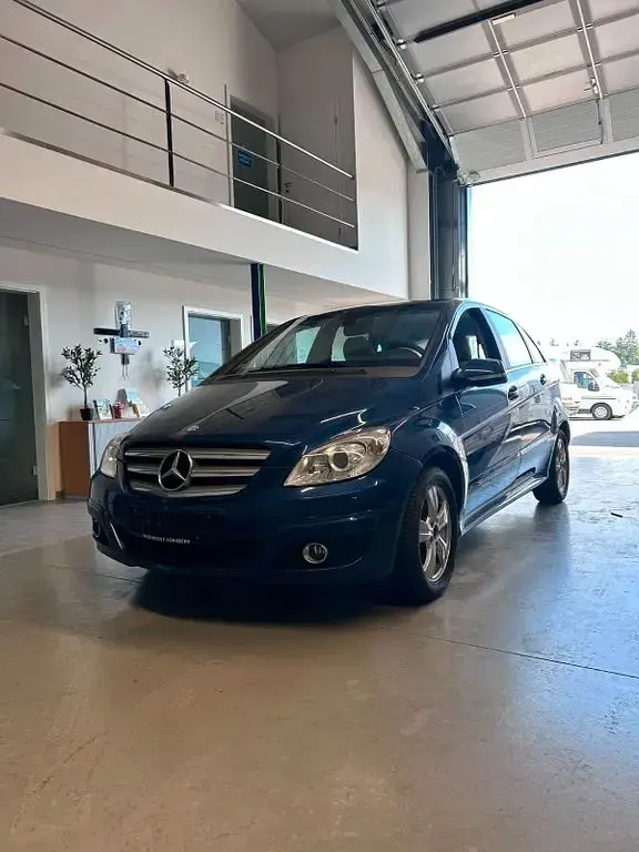 Gebraucht Mercedes B180 116 PS (85 kW) 2010 Blau Van / Kleinbus
