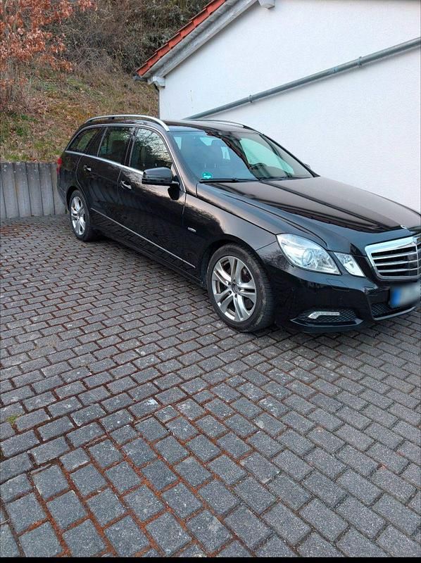 Gebraucht Mercedes E320 Avantgarde 224 PS (164 kW) 2010 Schwarz Kombi