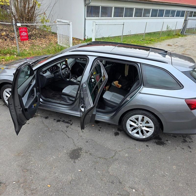 Gebraucht Skoda Octavia 150 PS (110 kW) 2024 Grau Kombi