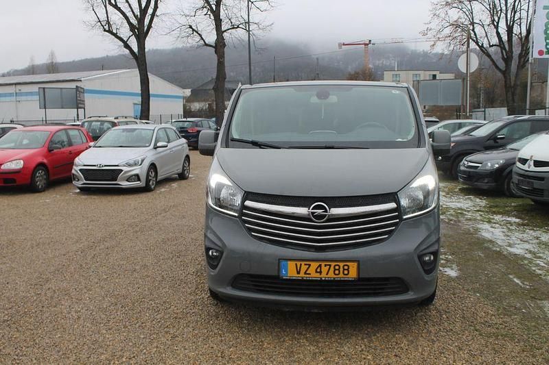 Grau Gebraucht 2018 Opel Vivaro Van / Kleinbus | 12.900 € (Fairer Preis) - Bild 1/4