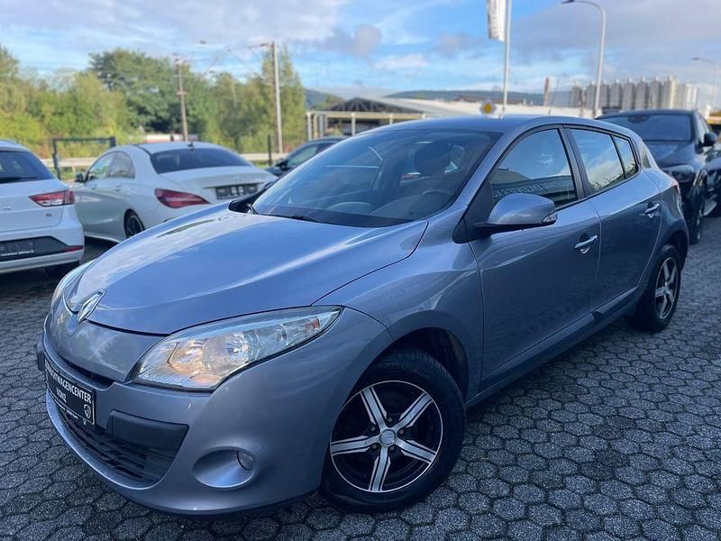Grau Gebraucht 2009 Renault Mégane III Authentique Limousine | 1.990 € (Guter Preis) - Bild 1/4