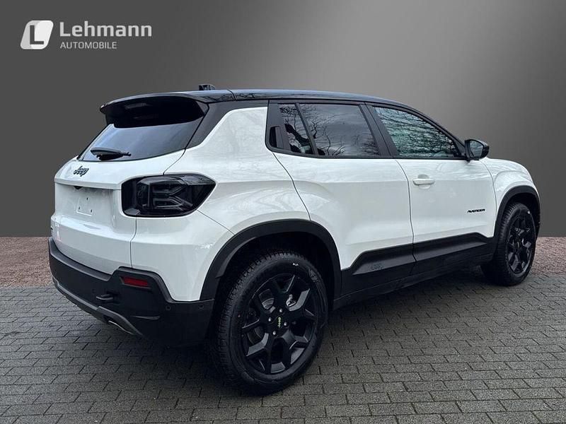 Neu Jeep Avenger Overland 145 PS (106 kW) 2026 Volcano black SUV