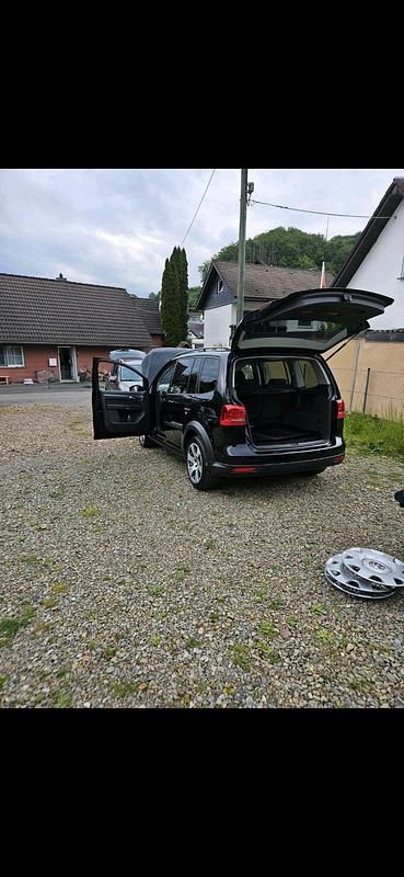 Gebraucht VW Touran Cross 140 PS (102 kW) 2011 Schwarz Van / Kleinbus