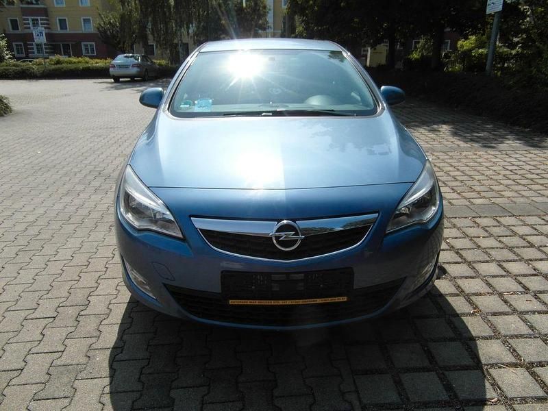Blau Gebraucht 2011 Opel Astra Kombi | 3.499 € (Guter Preis) - Bild 1/4