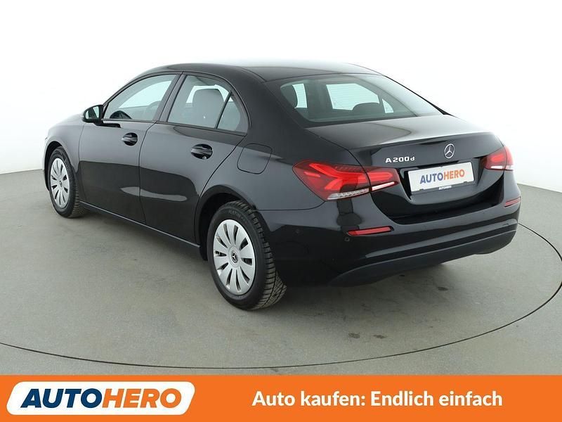Second-hand Mercedes A200 150 CP (110 kW) 2020 Negru Berlinǎ