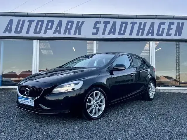 Usata Volvo V40 Momentum 310 CV (228 kW) 2016 Nero Berlina