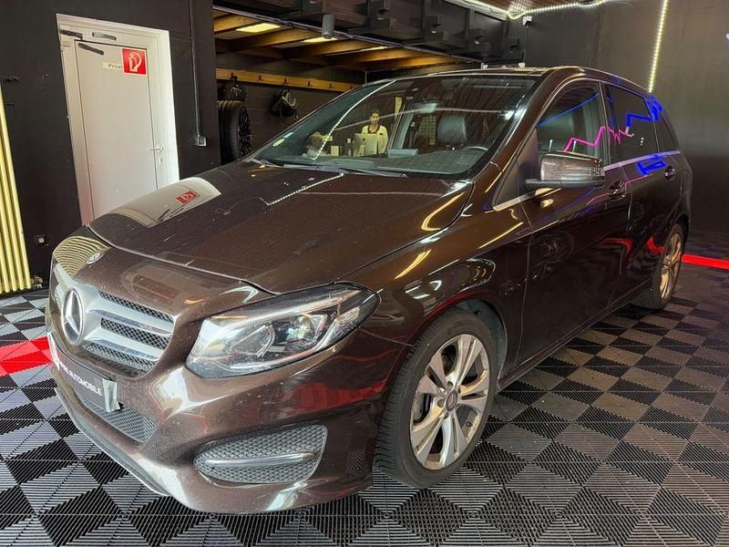 Braun Gebraucht 2015 Mercedes B180 Van / Kleinbus | 5.900 € - Bild 1/4