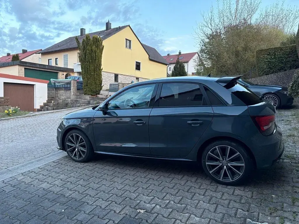 Gebraucht Audi A1 Sportback Ambition 95 PS (69 kW) 2016 Grau Kleinwagen