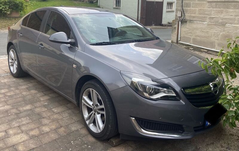 Grau Gebraucht 2016 Opel Insignia Limousine | 6.890 € (Superpreis) - Bild 1/4