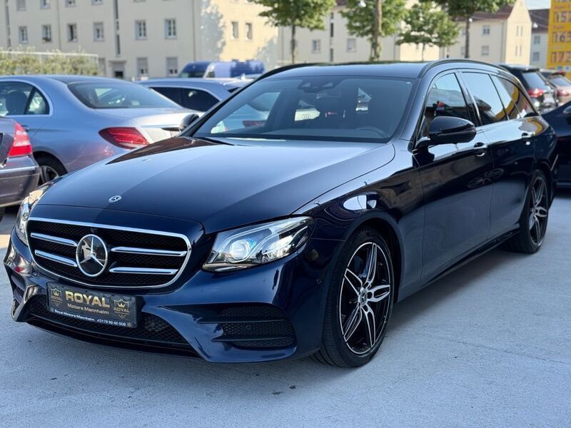 Blau Gebraucht 2018 Mercedes E220 AMG Limousine | 24.899 € (Guter Preis) - Bild 1/4