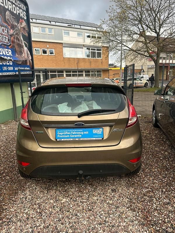 Gebraucht Ford Fiesta Titanium 125 PS (91 kW) 2013 Braun Kleinwagen