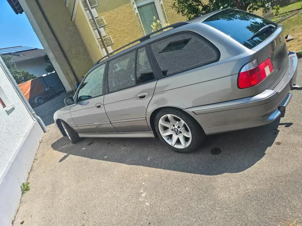 Gebraucht BMW 530 Basis 193 PS (141 kW) 2002 Grau Kombi