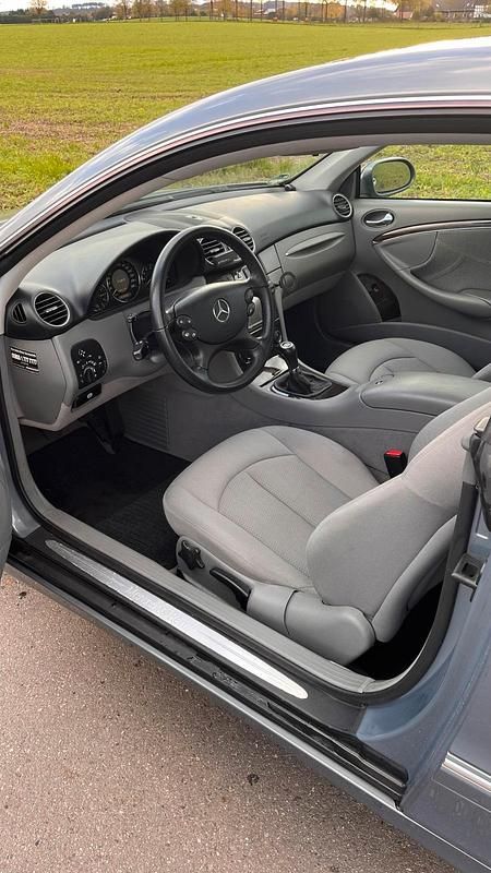 Gebraucht Mercedes CLK200 184 PS (135 kW) 2007 Grau Coupé