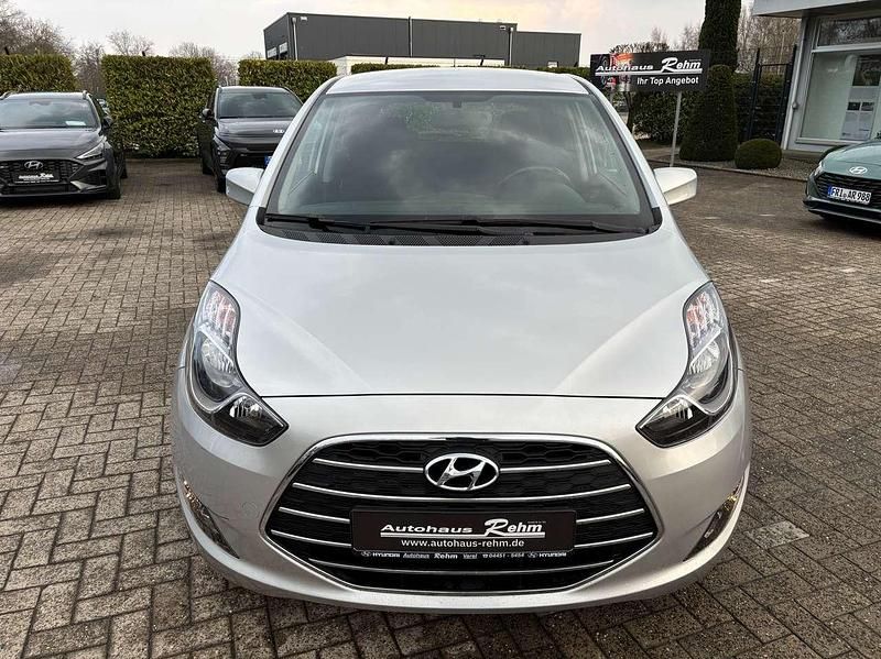Gebraucht Hyundai ix20 YES! 90 PS (66 kW) 2017 Platinum silver Kleinwagen