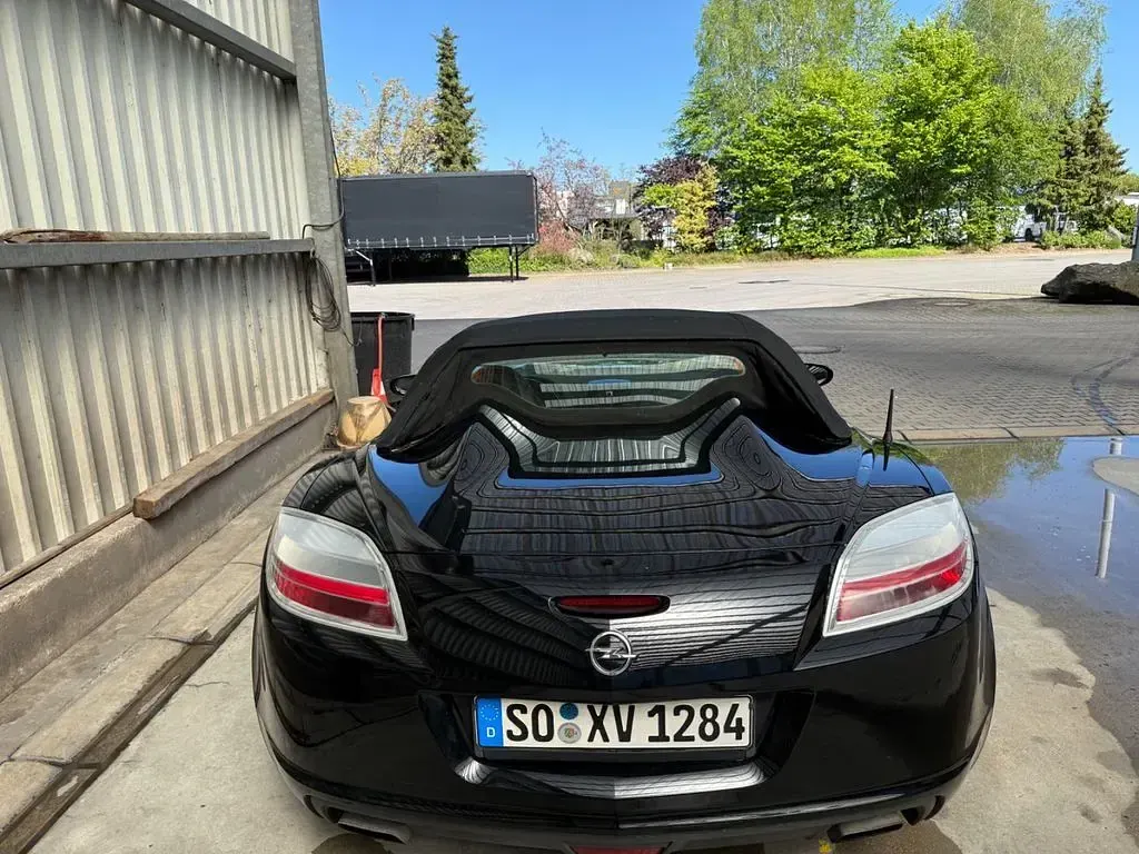 Second-hand Opel GT 264 CP (194 kW) 2009 Negru Cabrio