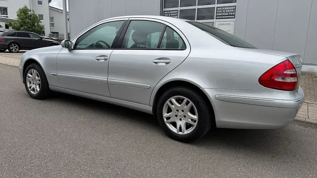 Brugt Mercedes E280 231 HK (169 kW) 2005 Sølv Sedan